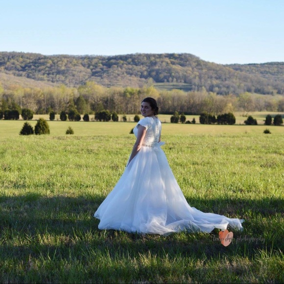 Allure Modest Wedding Dress 💍👰🏽 *SALE* - Picture 3 of 8